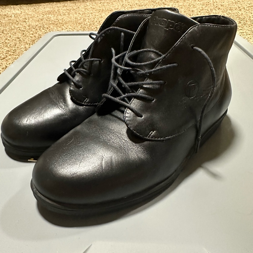 Women’s Propet black leather ankle boot size 8 EUC